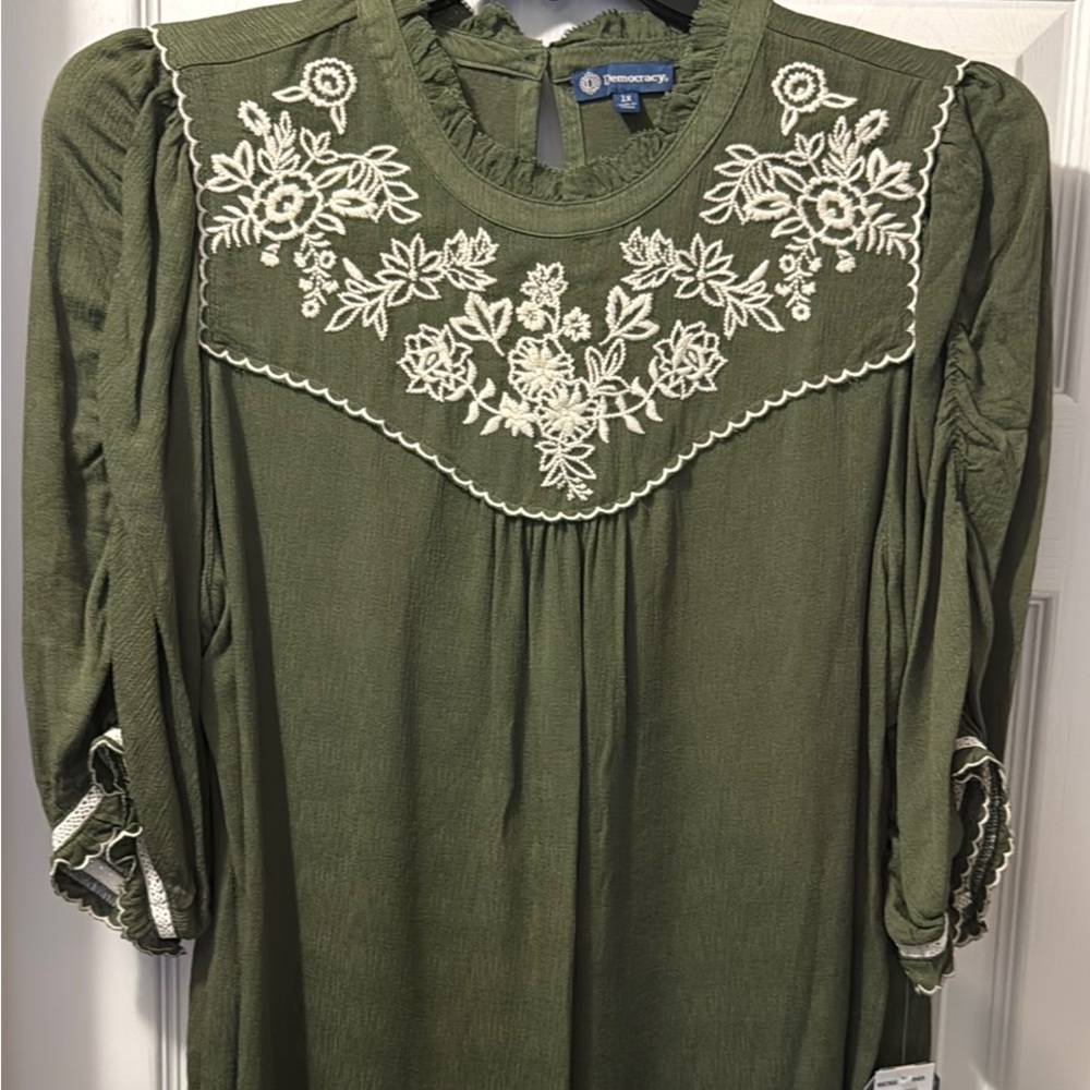 New Democracy 3/4 Quarter Sleeve Green Embroidered Top